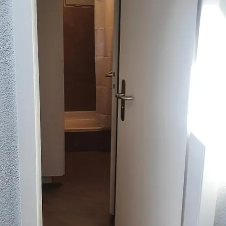 Sleep And Go - Budget Hostel *